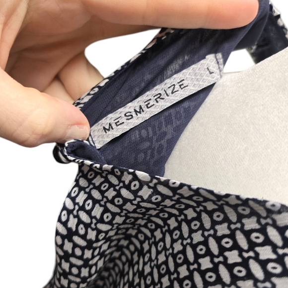 Large Blue and White Partnered High Low Mesmerize Top Size Large - Picture 6 of 6